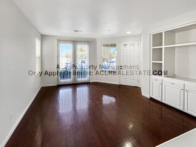 Building Photo - Spacious 3-Bed, 2.5-Bath Home in Prime Bre...