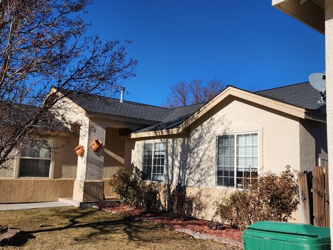 Building Photo - 604 Westwinds Dr