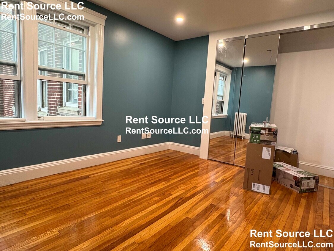 Foto principal - 1699 Cambridge St