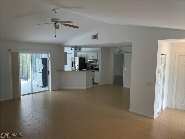 Foto del edificio - 8468 Grove Rd