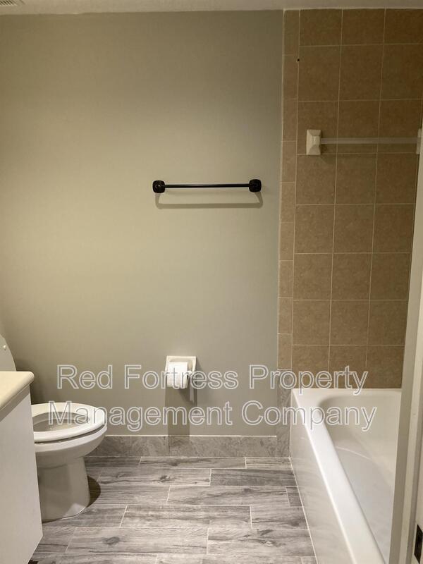 Foto del edificio - 8408 Bernwood Cove Loop