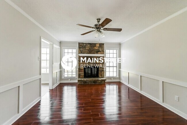 Building Photo - 3 Bedroom Pet-Friendly Home in MEMPHIS, TN with Main Street Renewal