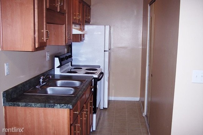 Building Photo - 286 Elmwood Dr