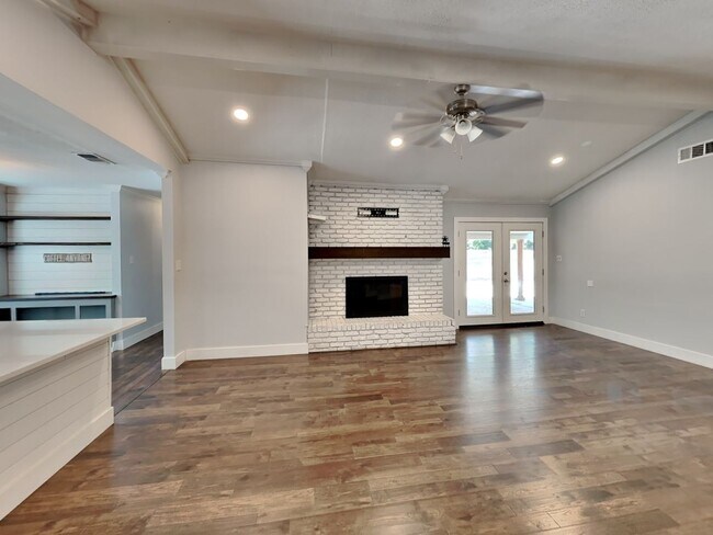 Building Photo - Hidden Gem in Woodland West Estates – Spacious, Stylish & Move-In Ready!