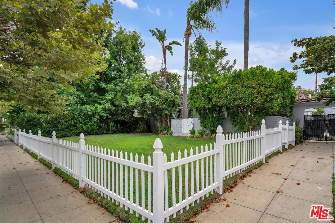 Foto principal - 359 S Highland Ave