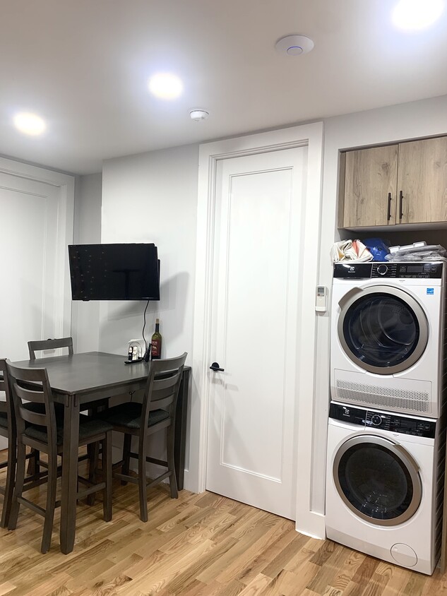 Foto principal - 554 E 191st St