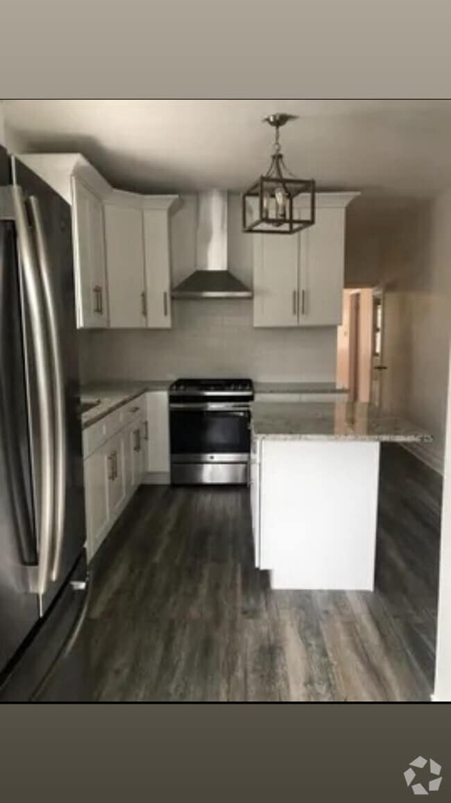 Building Photo - 1409 S 61st Ave
