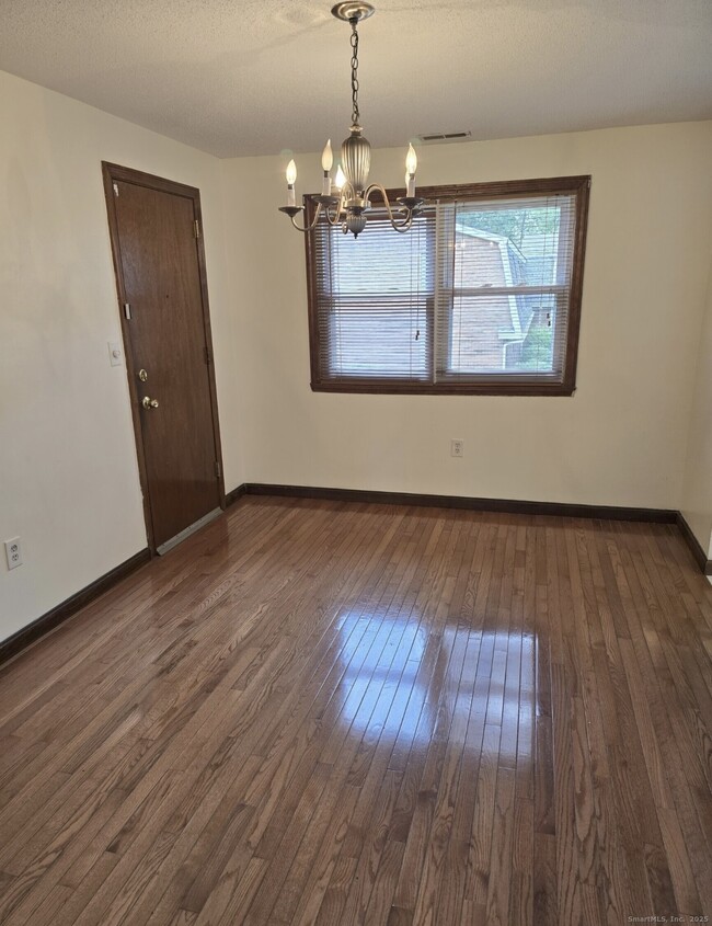 Foto del edificio - 338 Dunfey Ln