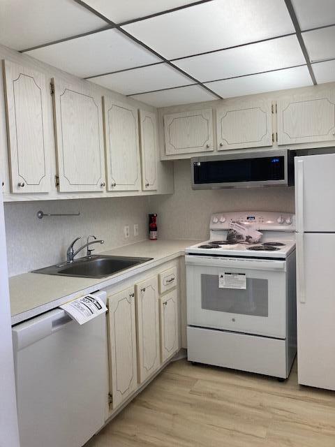 Building Photo - 320 Mansfield G