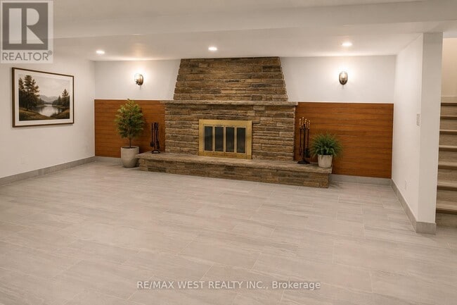 Building Photo - 908 Lynx Ave