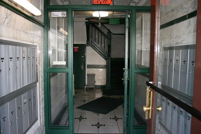 Lobby Photo - Franklyn Apartments