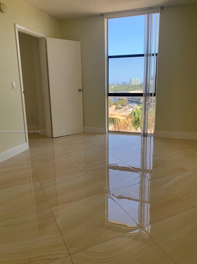 Foto del edificio - 13499 Biscayne Blvd