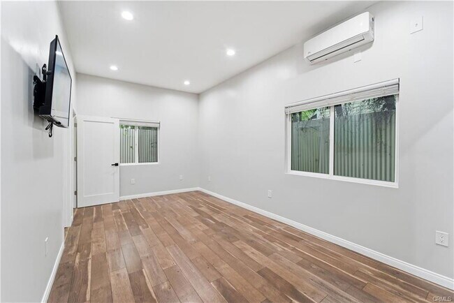 Foto del edificio - 5702 Donna Ave