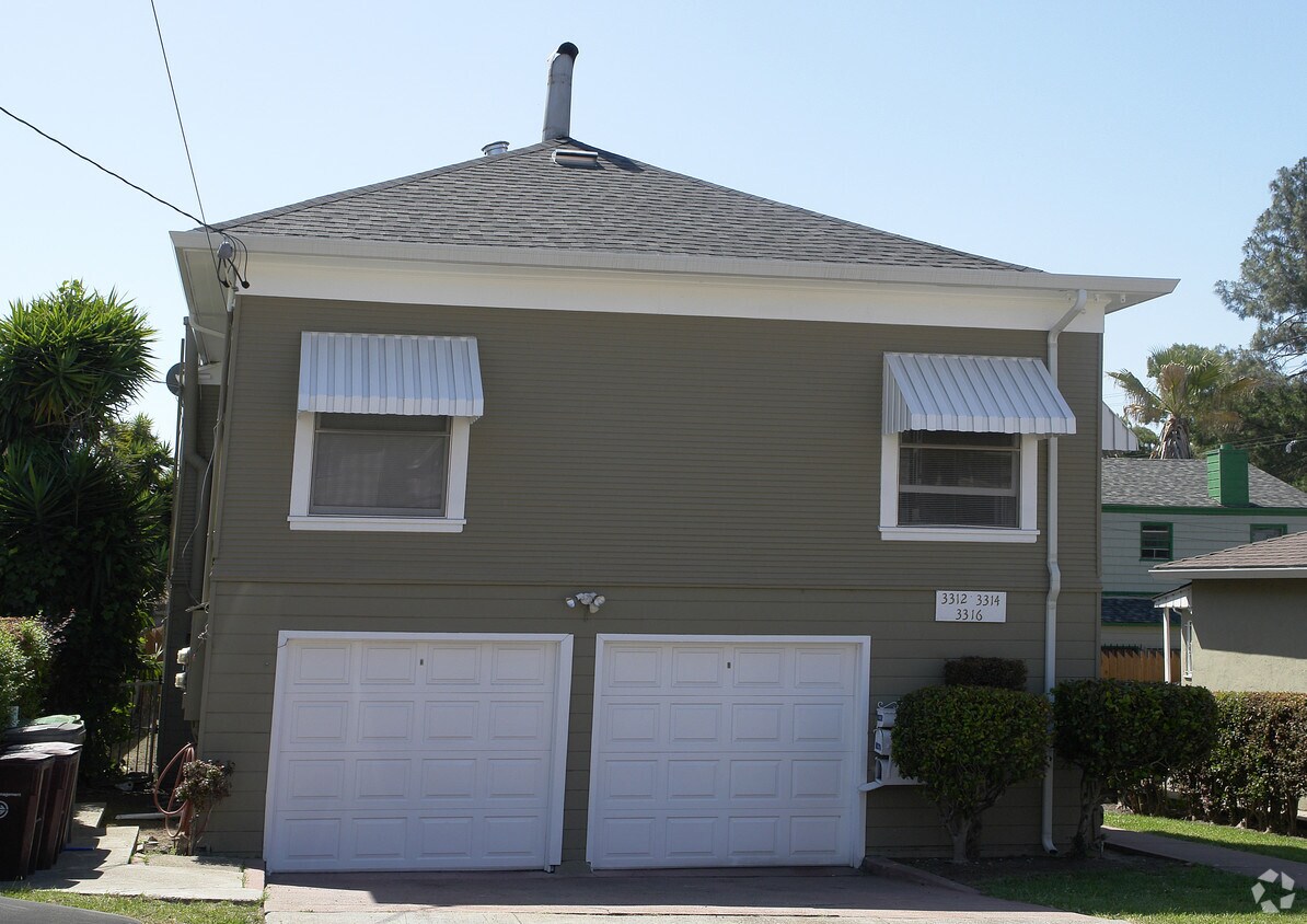 Foto del edificio - 3312-3316 64th Ave