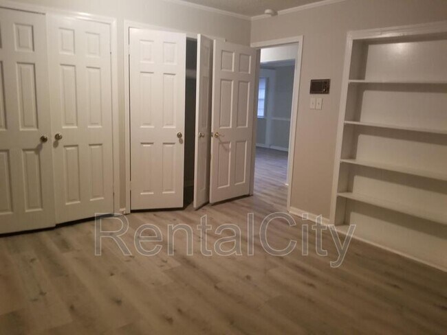 Building Photo - 16 Malone Rd