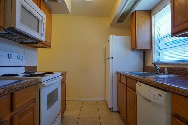 Building Photo - 11 Sandalwood Dr