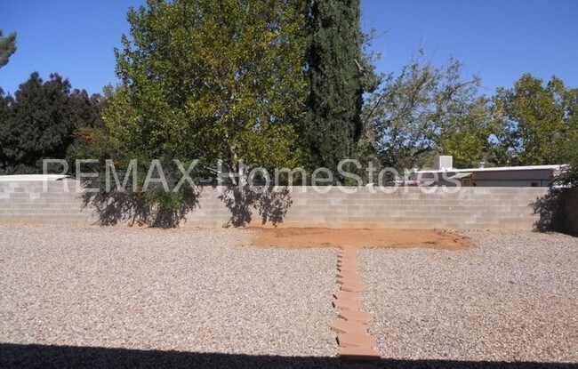 Building Photo - 3349 Swan Dr