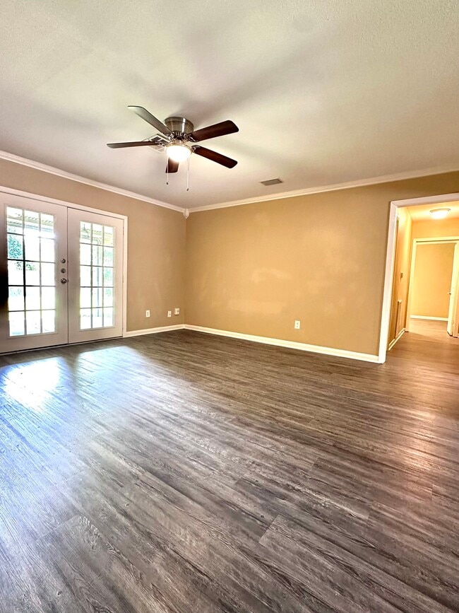 Building Photo - 5830 Effingham Dr