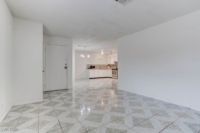 Building Photo - 808 Hedge Way