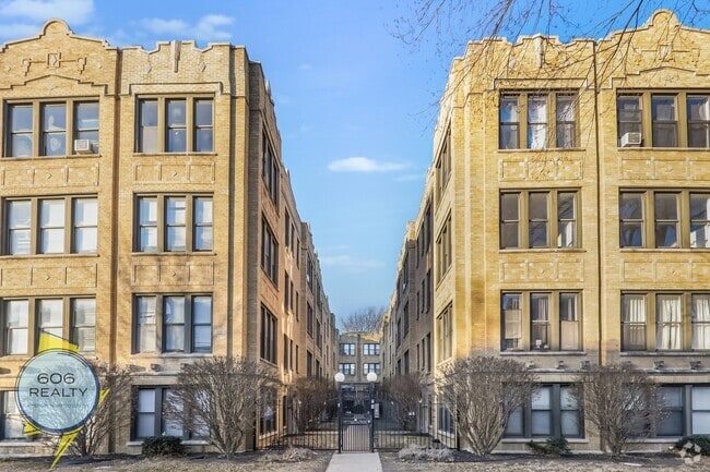 Building Photo - 1026 E Hyde Park Blvd