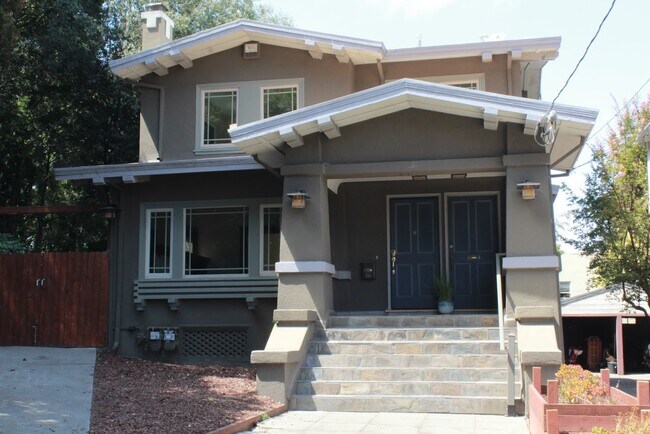 Haddon Place Porche frontal doble entrada - 719 Haddon Pl