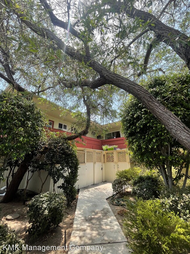 Building Photo - Studio, 1 bath Apartment - 10860 Venice Bl...