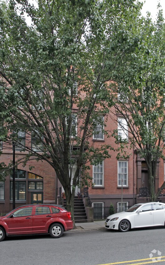 Foto principal - 77 Grand St