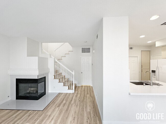 Foto del edificio - Fully Renovated 2BD/2.5BA in Aliso Viejo | Fireplace, Private Patio, Pool/Spa & Attached Garage