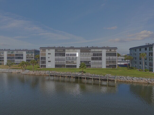 Building Photo - Four Seasons River Front Condo