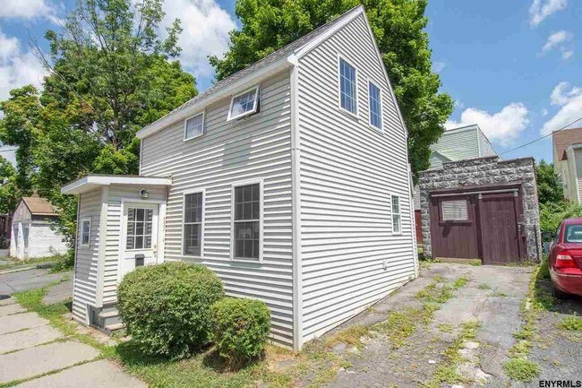 Building Photo - 537 Hudson Ave