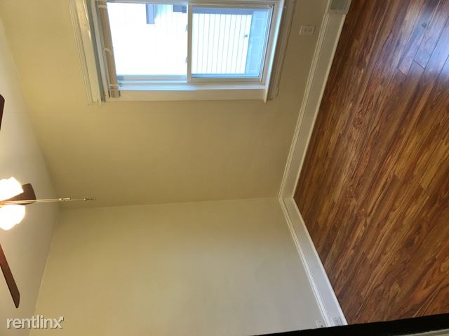 Primary Photo - 1537 Rosewood Ave