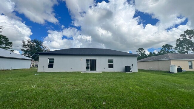 Foto del edificio - Beautiful 3 Bedroom, 2 Bathroom Home in Pa...