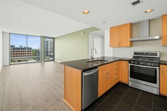 Building Photo - 300 Bowie St