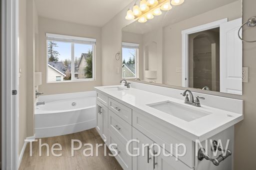 Foto del edificio - Gorgeous Updated 2012 Covington 4BR – New Paint, Floors, Cabinets, Quartz Counters +++