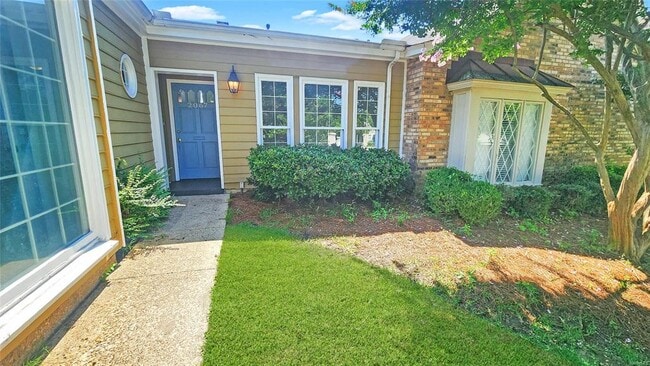 Building Photo - 2067 Hazel Hedge Ln