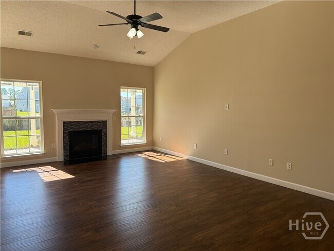 Building Photo - 107 Willow Point Cir