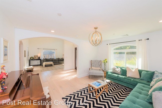 Building Photo - 28303 Laura La Plante Dr