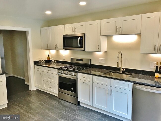 Building Photo - 10944 Whiterim Dr