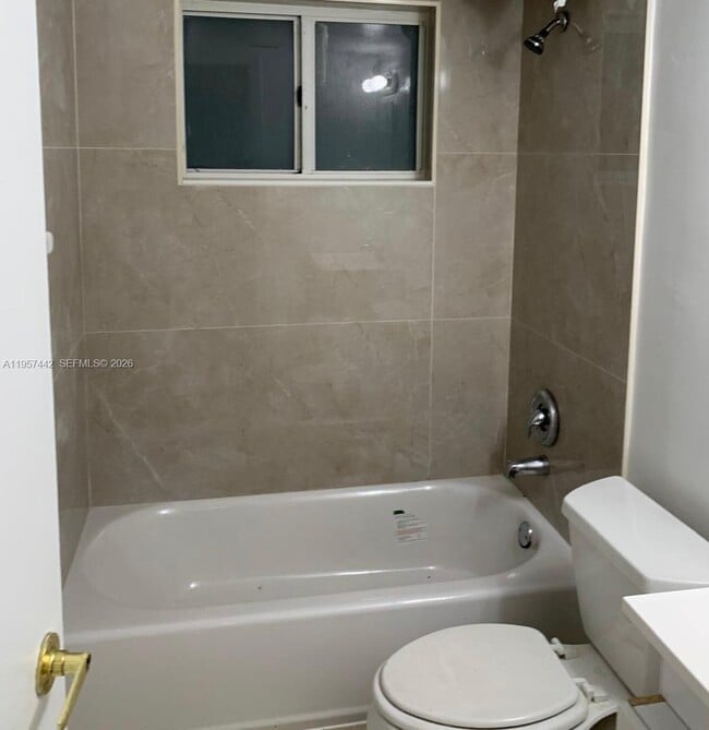 Building Photo - 151 SE 6th Ave