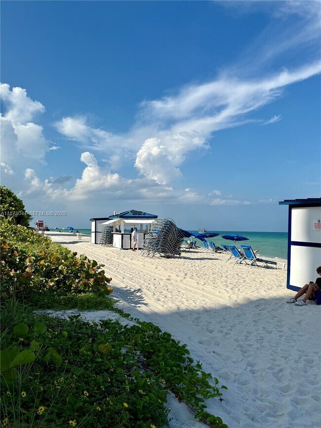 Foto del edificio - 6365 Collins Ave