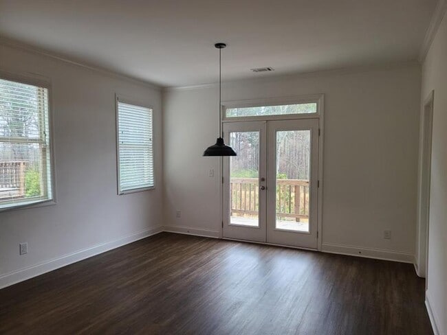Building Photo - 1319 Hillcrest Dr
