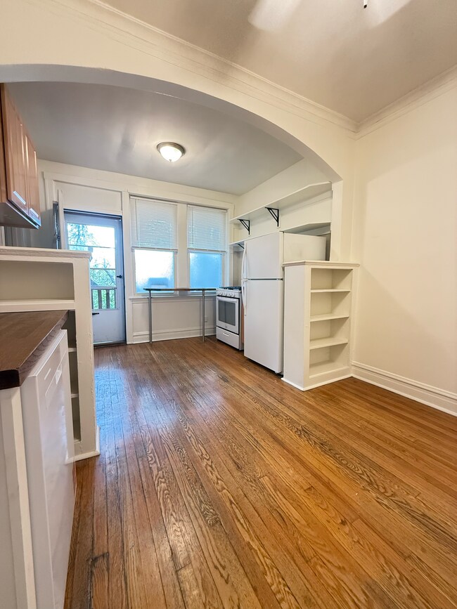 Foto del edificio - 3235 W Dickens Ave