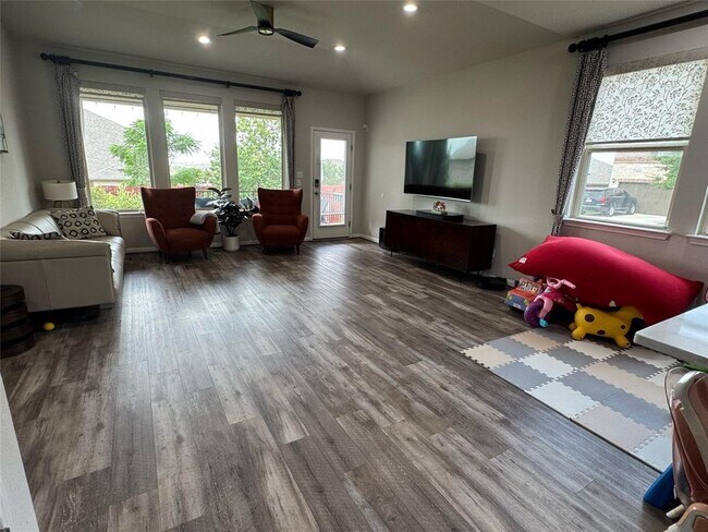 Foto del edificio - 1529 Carlene Pruett St