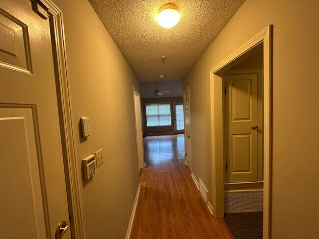 Foto del edificio - Newly Painted Cordova Home Off Autumn Cree...