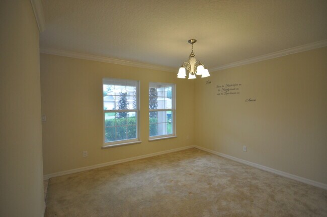 Foto del edificio - MOVE-IN READY!