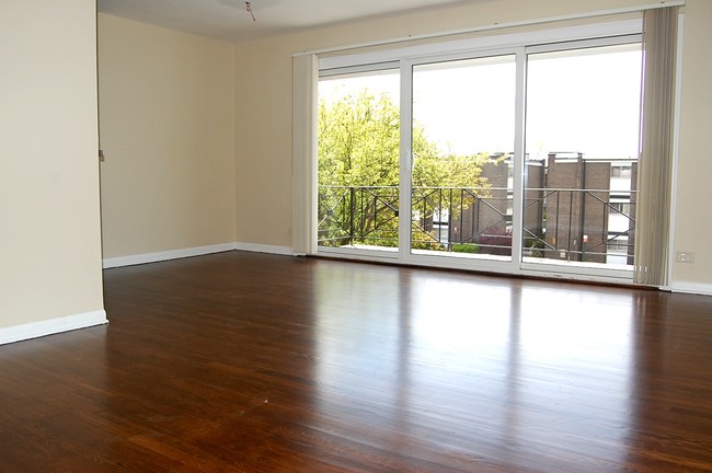 Building Photo - 10103 Old Orchard Ct
