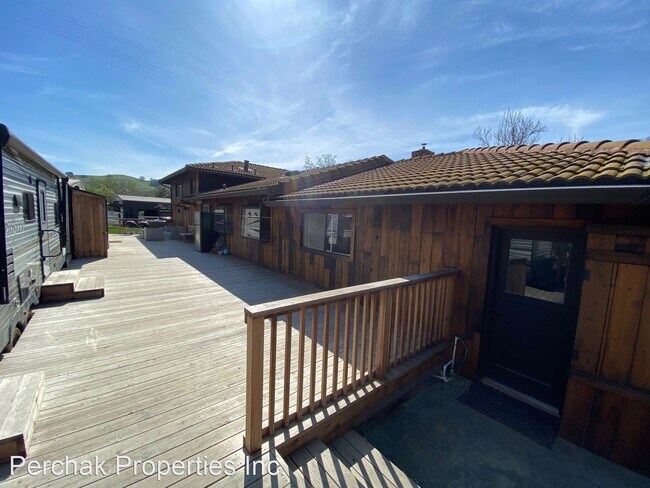 Building Photo - 4 br, 3 bath House - 1330 Castle Rock Road