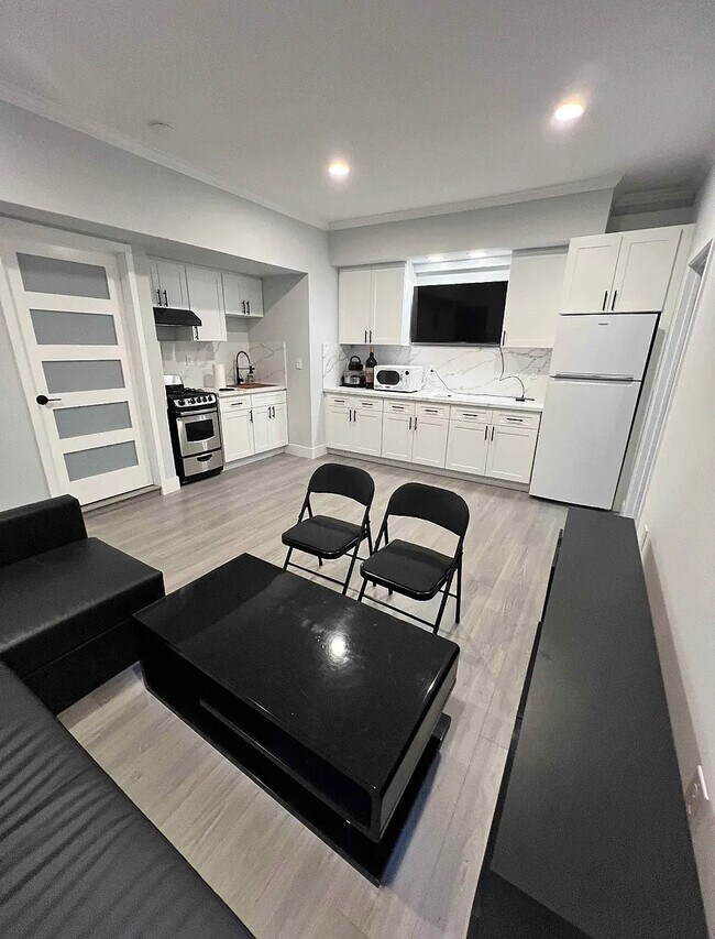 Foto del edificio - 8852 Bluffdale Dr