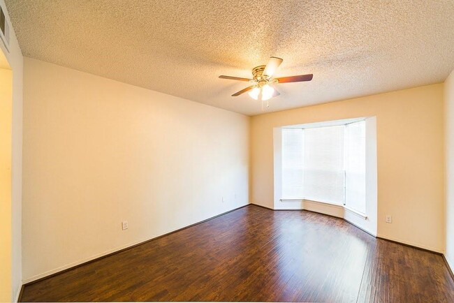 Building Photo - 3600 Jeanetta St