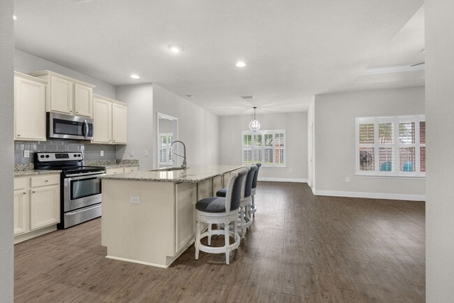 Building Photo - Beautiful home in Ashley Plantation!